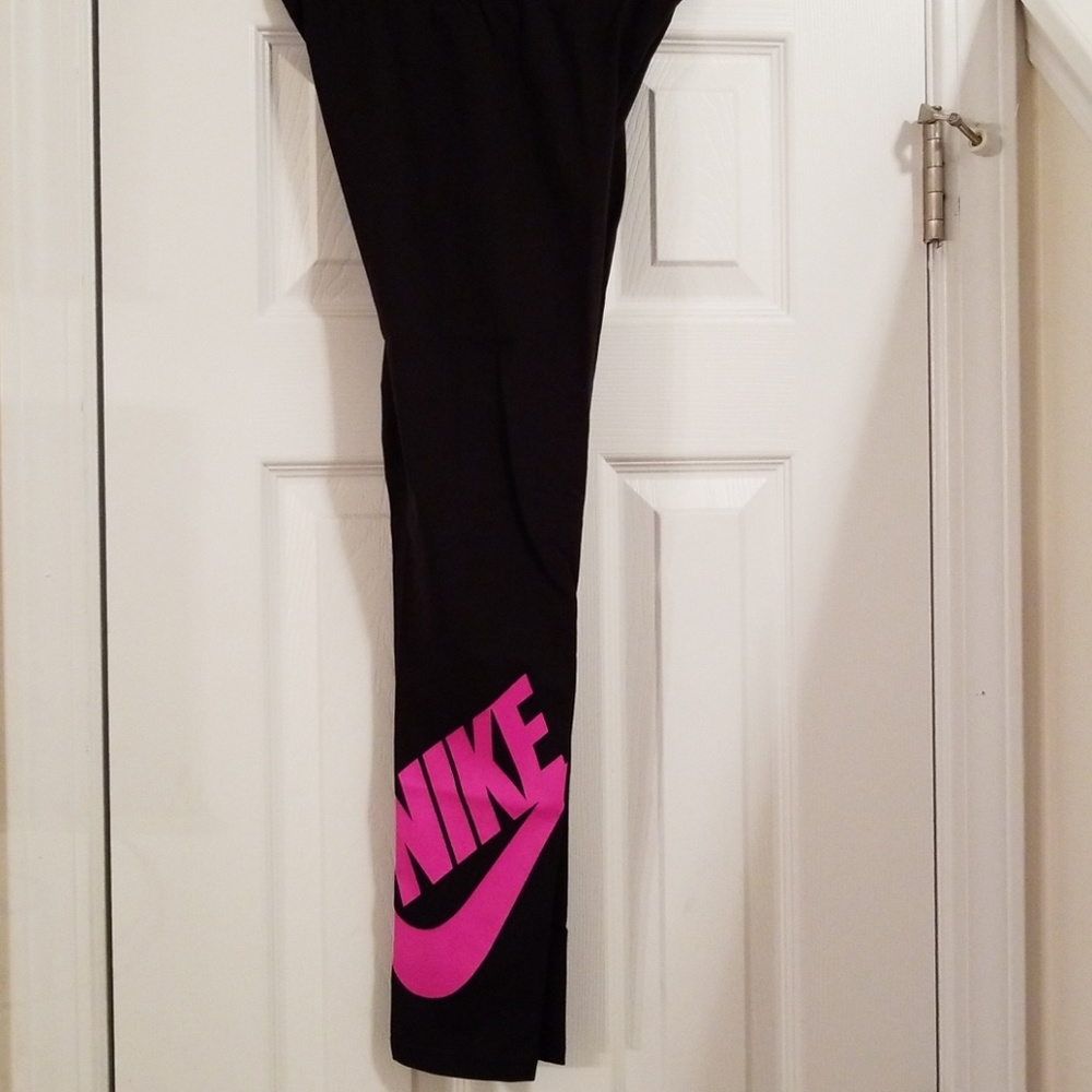 NWT! NIKE LEG A SEE LEGGINGS - Picture 5 of 7